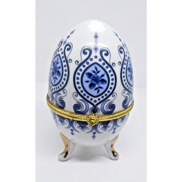 Blue & White Egg Shaped Floral Footed Victorian Trinket Box w Gold Trim 4” Vtg - Picture 6 of 8